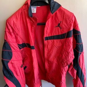 NIKE CLASSIC AIR JORDAN JACKET 100% POLYESTER RED/BLACK COLOR SIZE MEDIUM MENS